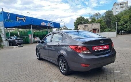 Hyundai Solaris II рестайлинг, 2013 год, 990 000 рублей, 3 фотография