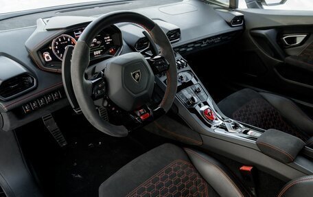 Lamborghini Huracán, 2018 год, 16 900 000 рублей, 30 фотография