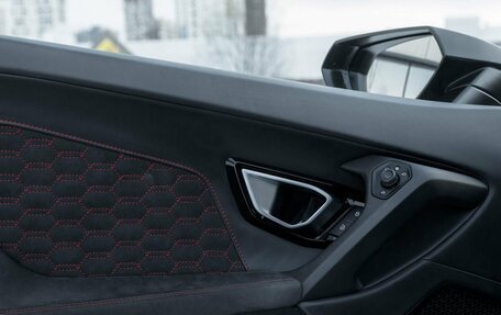 Lamborghini Huracán, 2018 год, 16 900 000 рублей, 27 фотография