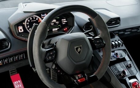 Lamborghini Huracán, 2018 год, 16 900 000 рублей, 31 фотография