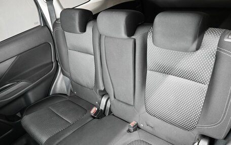 Mitsubishi Outlander III рестайлинг 3, 2019 год, 1 950 000 рублей, 9 фотография