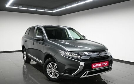 Mitsubishi Outlander III рестайлинг 3, 2019 год, 1 950 000 рублей, 5 фотография