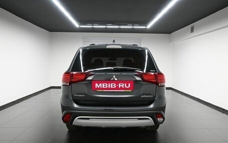 Mitsubishi Outlander III рестайлинг 3, 2019 год, 1 950 000 рублей, 4 фотография