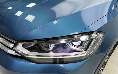 Volkswagen Touran III, 2022 год, 1 976 000 рублей, 5 фотография