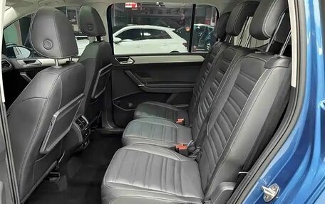 Volkswagen Touran III, 2022 год, 1 976 000 рублей, 10 фотография