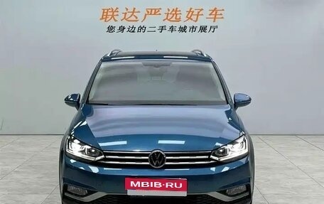 Volkswagen Touran III, 2022 год, 1 976 000 рублей, 2 фотография