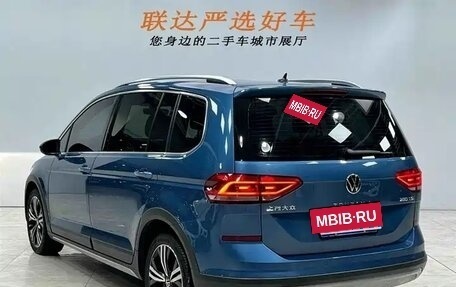 Volkswagen Touran III, 2022 год, 1 976 000 рублей, 4 фотография