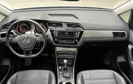 Volkswagen Touran III, 2022 год, 1 976 000 рублей, 16 фотография