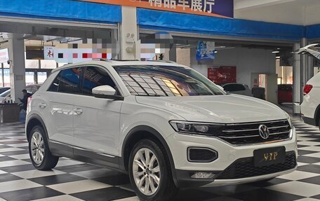Volkswagen T-Roc I, 2021 год, 1 600 000 рублей, 1 фотография