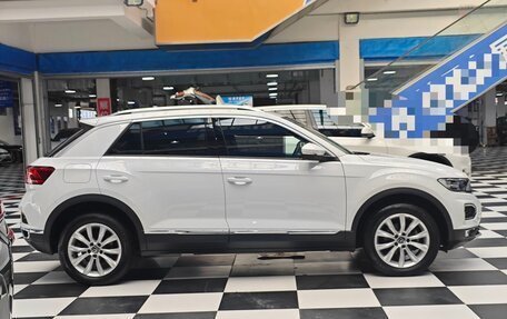 Volkswagen T-Roc I, 2021 год, 1 600 000 рублей, 8 фотография