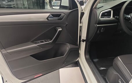 Volkswagen T-Roc I, 2021 год, 1 600 000 рублей, 17 фотография