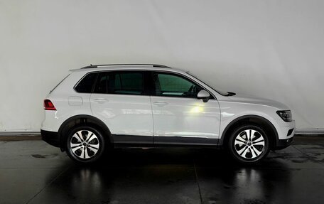Volkswagen Tiguan II, 2018 год, 2 178 000 рублей, 4 фотография