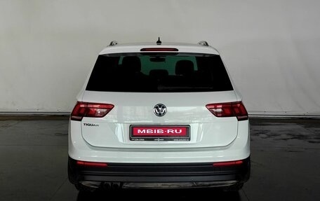 Volkswagen Tiguan II, 2018 год, 2 178 000 рублей, 6 фотография