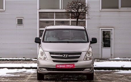 Hyundai Grand Starex Grand Starex I рестайлинг 2, 2015 год, 2 195 000 рублей, 2 фотография