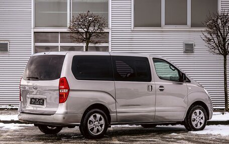 Hyundai Grand Starex Grand Starex I рестайлинг 2, 2015 год, 2 195 000 рублей, 6 фотография