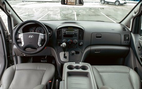 Hyundai Grand Starex Grand Starex I рестайлинг 2, 2015 год, 2 195 000 рублей, 14 фотография