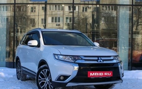Mitsubishi Outlander III рестайлинг 3, 2017 год, 2 187 000 рублей, 3 фотография