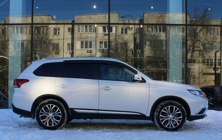 Mitsubishi Outlander III рестайлинг 3, 2017 год, 2 187 000 рублей, 4 фотография