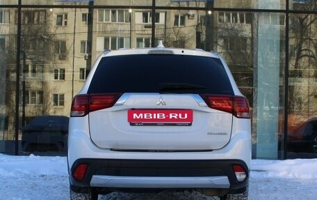 Mitsubishi Outlander III рестайлинг 3, 2017 год, 2 187 000 рублей, 6 фотография