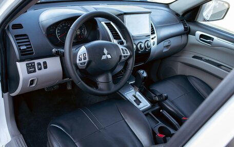 Mitsubishi Pajero Sport II рестайлинг, 2013 год, 1 695 000 рублей, 13 фотография