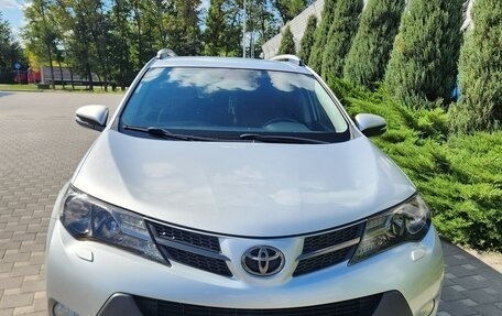 Toyota RAV4, 2014 год, 1 975 000 рублей, 2 фотография