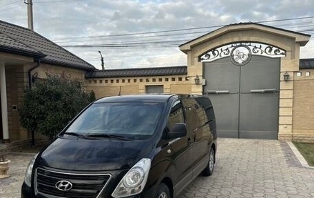 Hyundai H-1 II рестайлинг, 2014 год, 2 320 000 рублей, 1 фотография