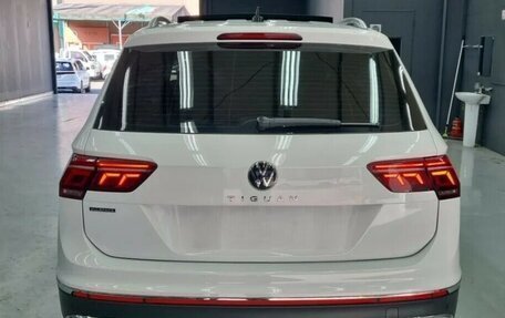 Volkswagen Tiguan II, 2022 год, 2 970 000 рублей, 8 фотография