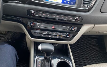 KIA Carnival III, 2019 год, 3 050 000 рублей, 10 фотография