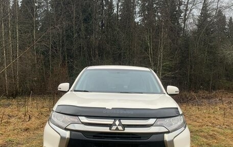 Mitsubishi Outlander III рестайлинг 3, 2015 год, 1 380 000 рублей, 7 фотография