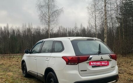 Mitsubishi Outlander III рестайлинг 3, 2015 год, 1 380 000 рублей, 5 фотография