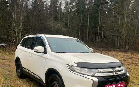 Mitsubishi Outlander III рестайлинг 3, 2015 год, 1 380 000 рублей, 2 фотография