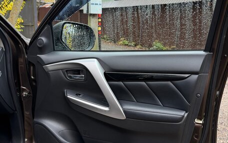 Mitsubishi Pajero Sport III рестайлинг, 2017 год, 3 200 000 рублей, 8 фотография