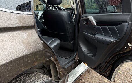 Mitsubishi Pajero Sport III рестайлинг, 2017 год, 3 200 000 рублей, 9 фотография