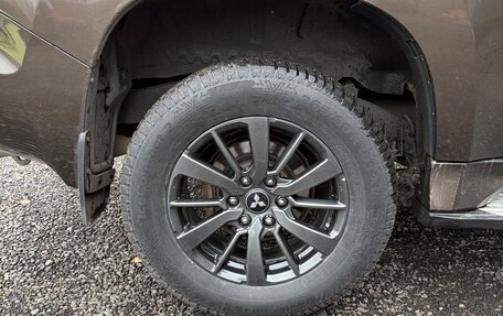 Mitsubishi Pajero Sport III рестайлинг, 2017 год, 3 200 000 рублей, 20 фотография