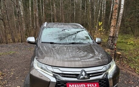 Mitsubishi Pajero Sport III рестайлинг, 2017 год, 3 200 000 рублей, 3 фотография