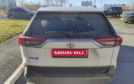 Toyota RAV4, 2021 год, 3 300 000 рублей, 5 фотография