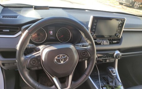 Toyota RAV4, 2021 год, 3 300 000 рублей, 7 фотография
