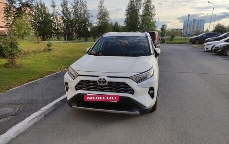 Toyota RAV4, 2021 год, 3 300 000 рублей, 2 фотография