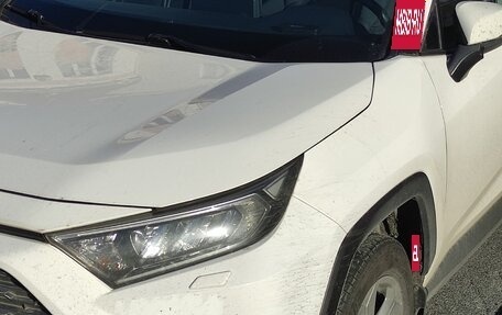 Toyota RAV4, 2021 год, 3 300 000 рублей, 10 фотография