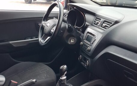 KIA Rio III рестайлинг, 2013 год, 780 000 рублей, 24 фотография