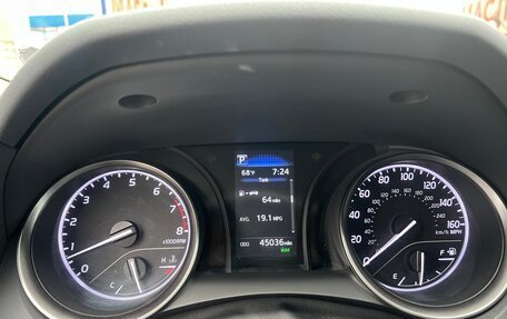 Toyota Camry, 2021 год, 3 150 000 рублей, 2 фотография