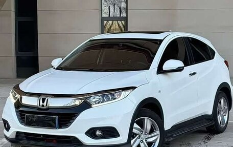 Honda Vezel, 2021 год, 1 790 000 рублей, 3 фотография