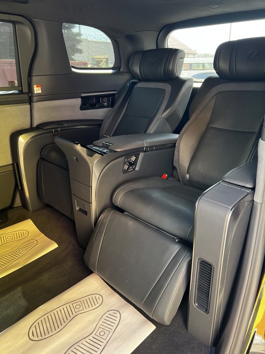 Lexus LM I, 2026 год, 23 000 000 рублей, 27 фотография