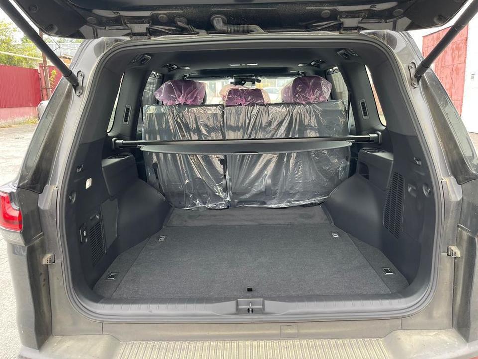 Lexus LX III рестайлинг 2, 2026 год, 23 000 000 рублей, 11 фотография