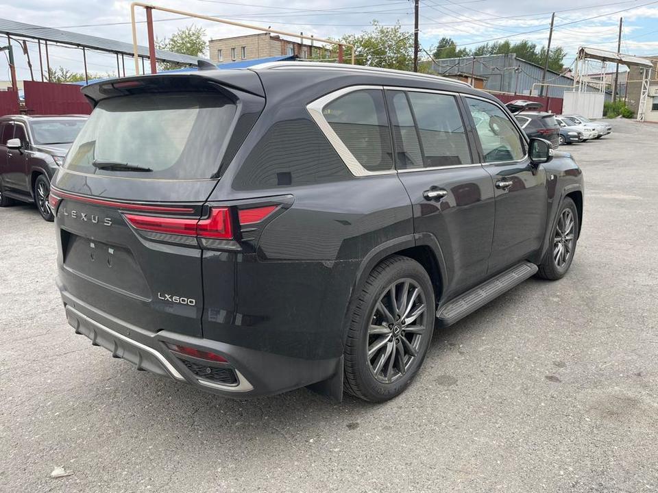 Lexus LX III рестайлинг 2, 2026 год, 23 000 000 рублей, 4 фотография