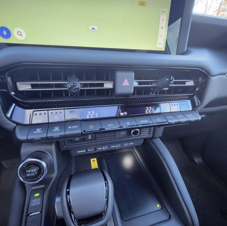 Toyota Land Cruiser Prado 150 рестайлинг 2, 2024 год, 13 000 000 рублей, 22 фотография