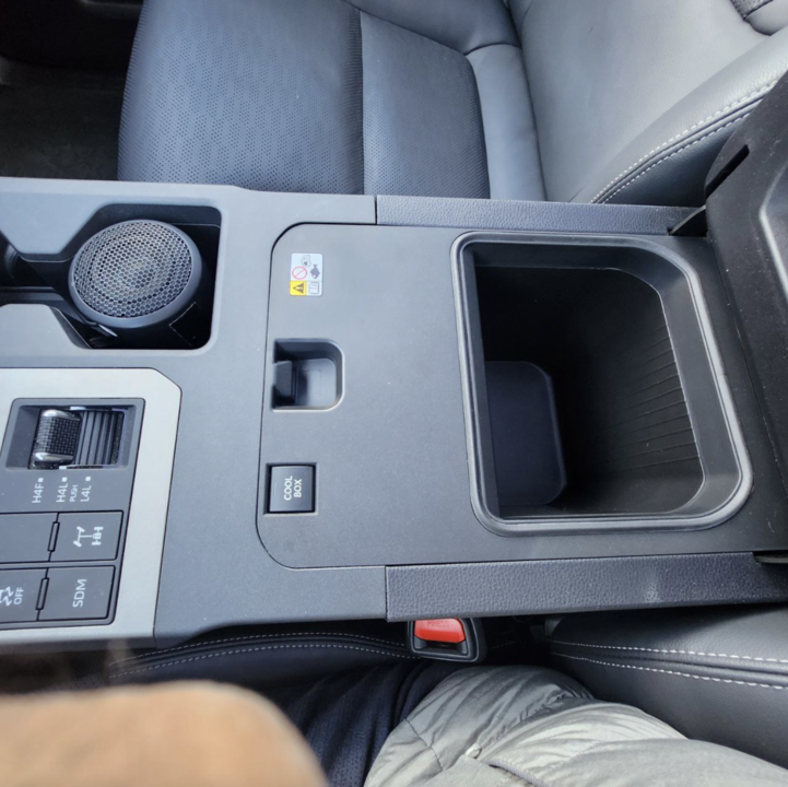 Toyota Land Cruiser Prado 150 рестайлинг 2, 2024 год, 13 000 000 рублей, 23 фотография