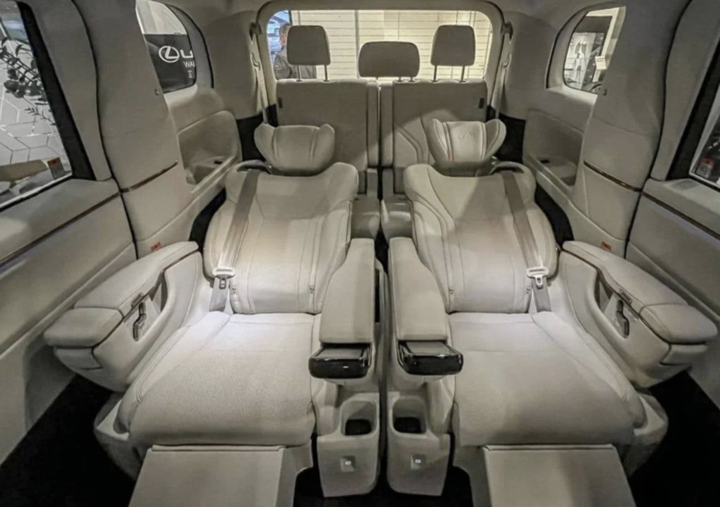 Lexus LM I, 2026 год, 25 000 000 рублей, 10 фотография