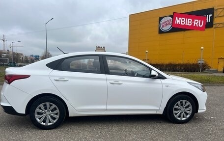 Hyundai Solaris II рестайлинг, 2021 год, 1 680 000 рублей, 3 фотография