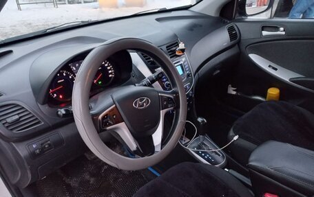 Hyundai Solaris II рестайлинг, 2011 год, 750 000 рублей, 7 фотография